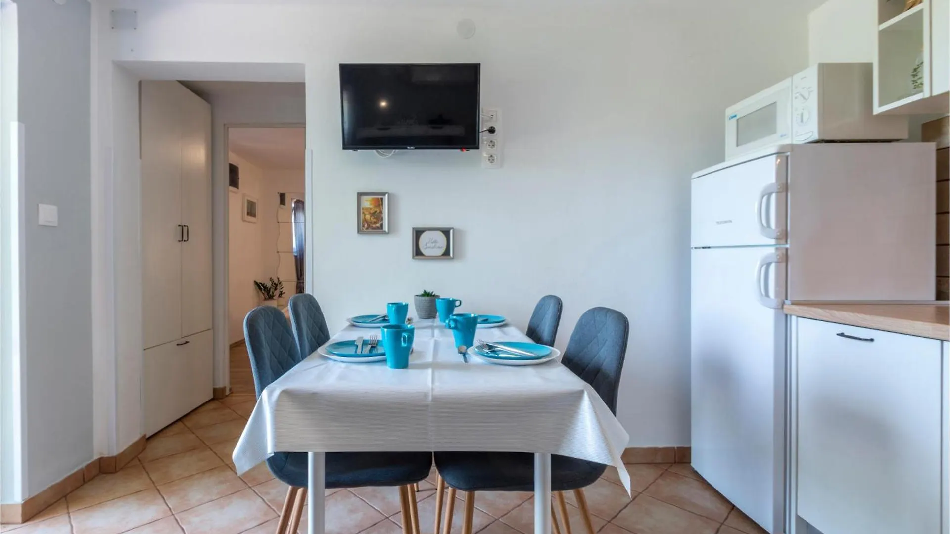 2 Bedroom Stunning Home In Šišan